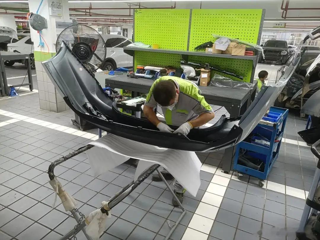 以前买车就看两样：颜值高不高，质量硬不硬，觉得这就算完美了。现在来看车不只是个代