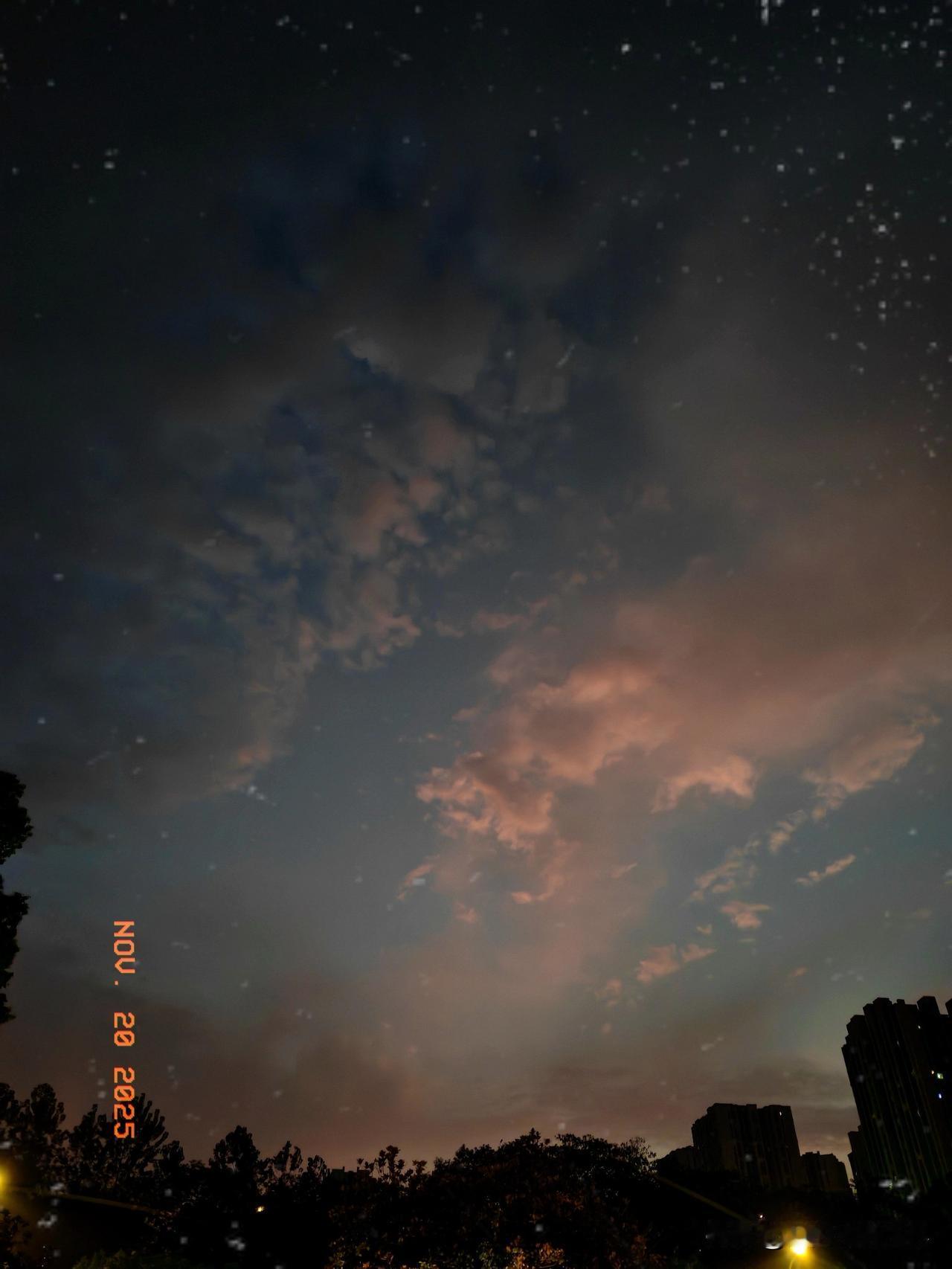 今日，我要前往医院进行体检，原来体检医院搬了，距离家有一个半小时的车程。早上六点