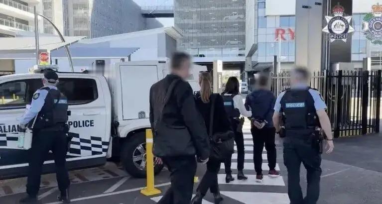 丢人丢到国外！中国新能源高管朱国新，用茶叶罐暗藏2万澳元行贿澳大利亚官员，结果被
