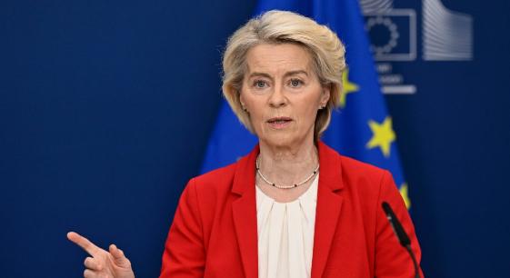 霸气，中国不谈了

这事来得突然。6月11号，英国那边放出消息，说中国临时通知取