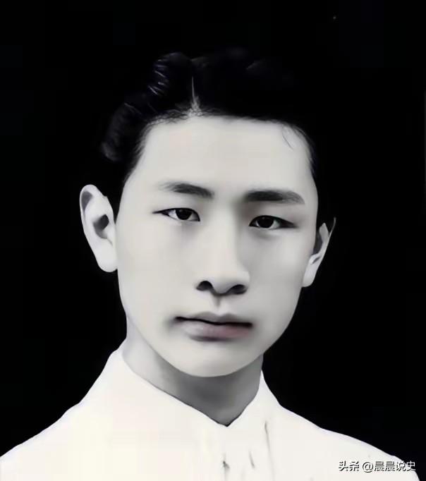 19岁书生血战日寇！1940年深夜绝境，冯运修以命护下抗日机密
 
1940年，