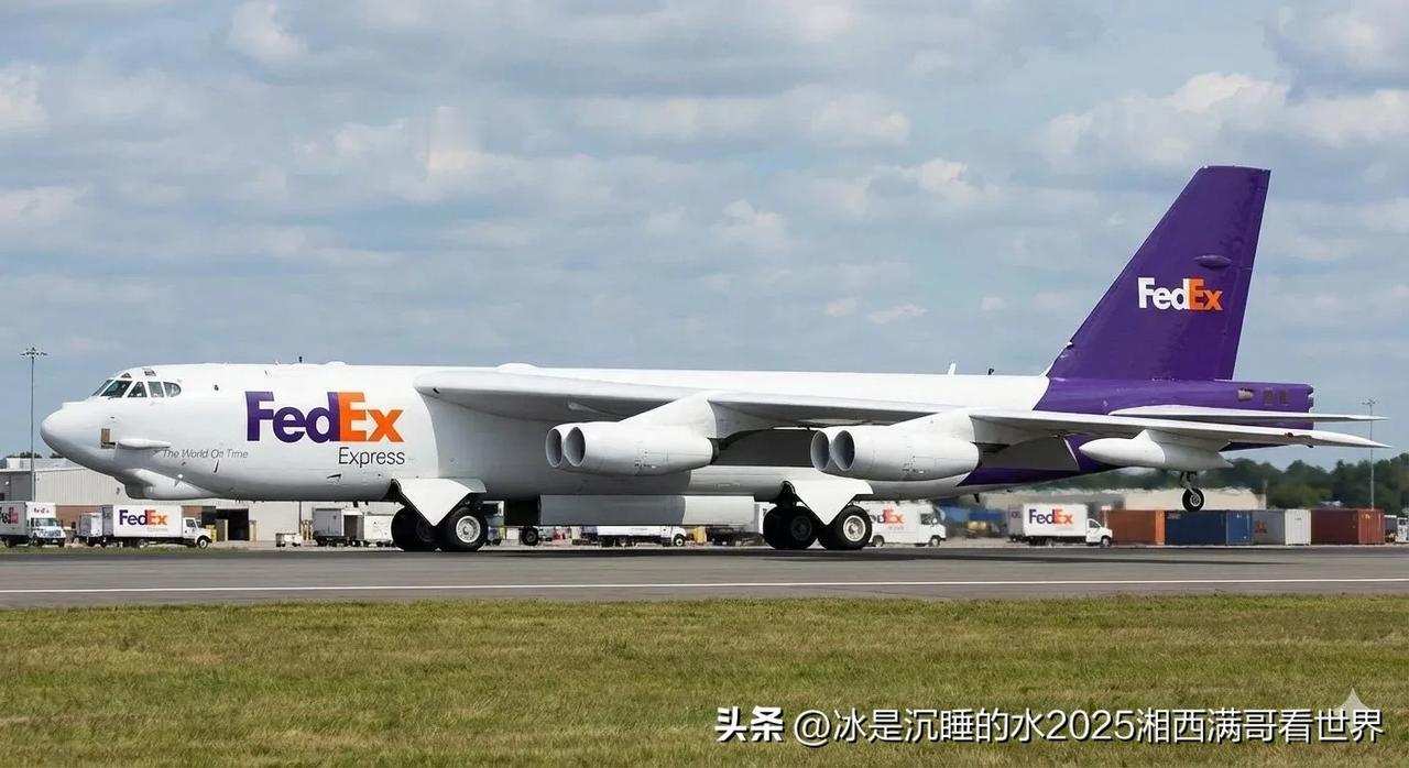 转发分享2张国外军迷搞怪的B-52H“同温层堡垒”亚音速远程轰炸机与B-1B“枪