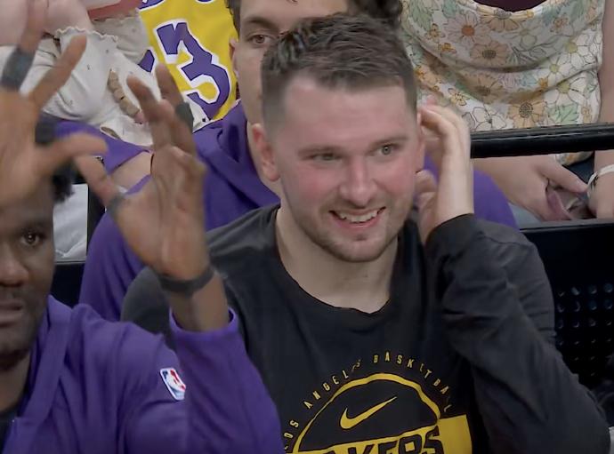 湖人这帮替补太夸张了！

对阵马刺前三节比赛，东契奇一共歇了5分04秒，在这个5