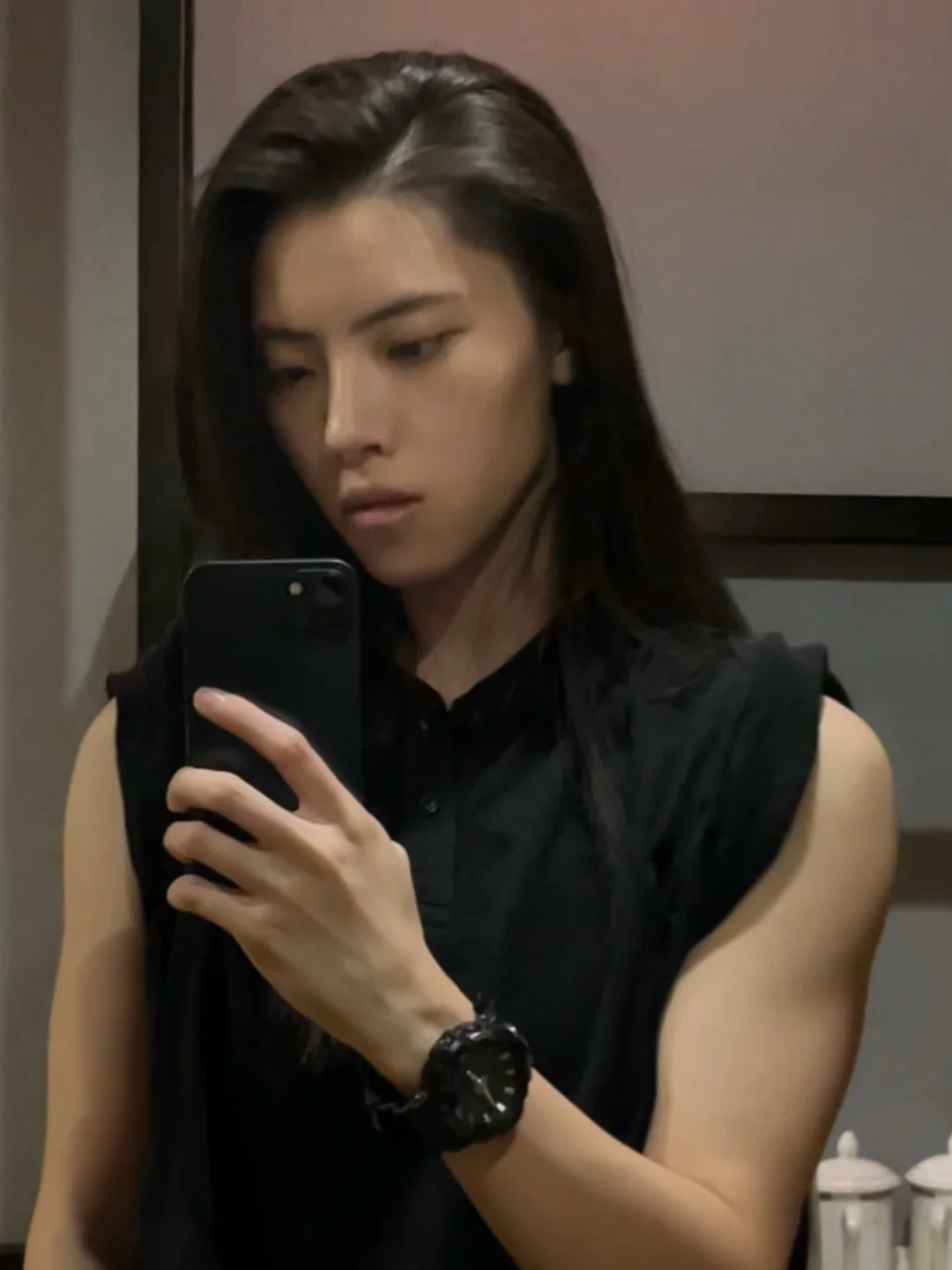女