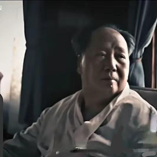 先天下之忧而忧，后天下之乐而乐！昏暗的灯光下，他老人家，身披睡袍，独坐窗前，满眼