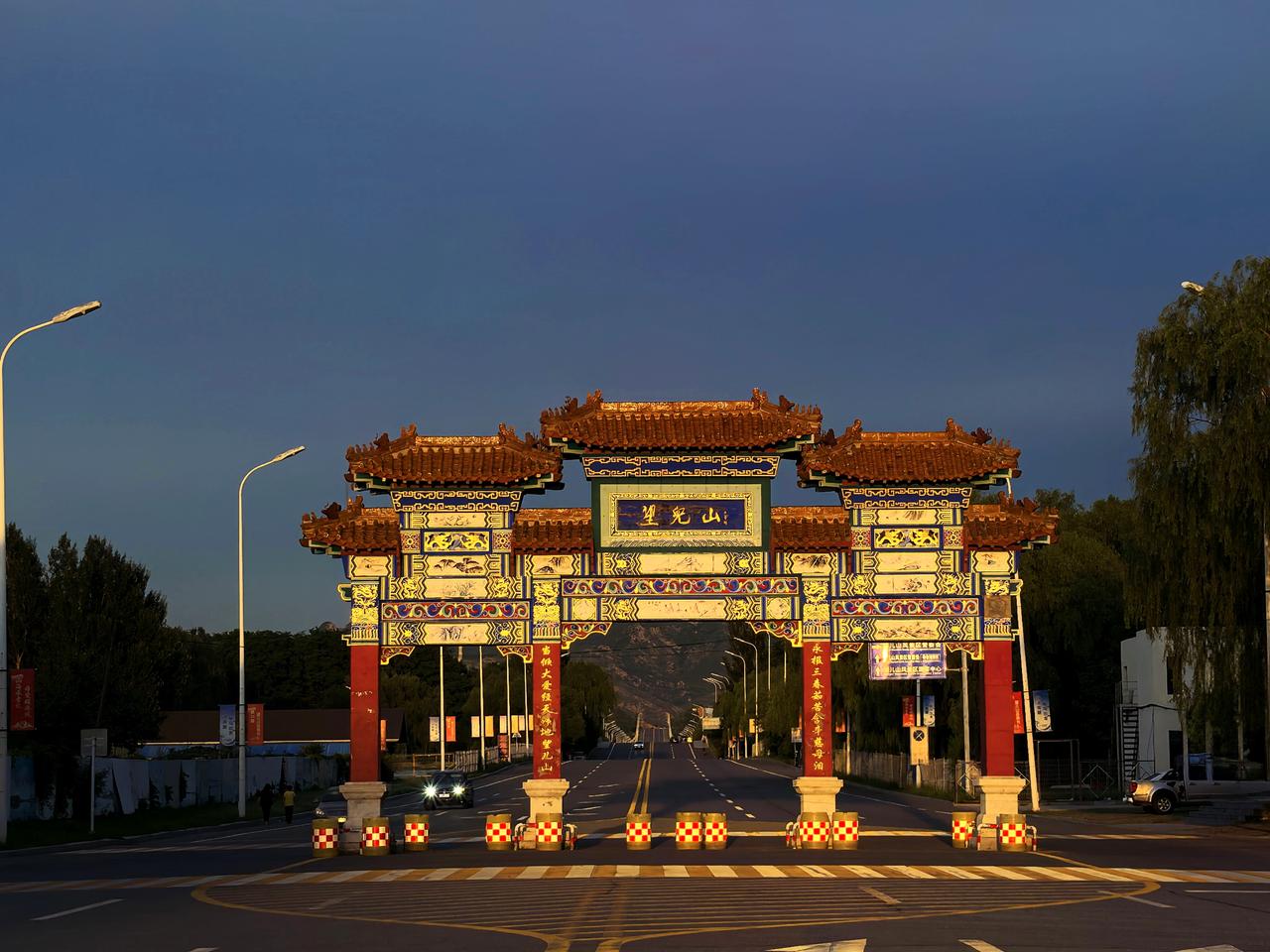 原来营口望儿山的山门竟然可以这么美
      作为当地人，对望儿山山门这个牌楼