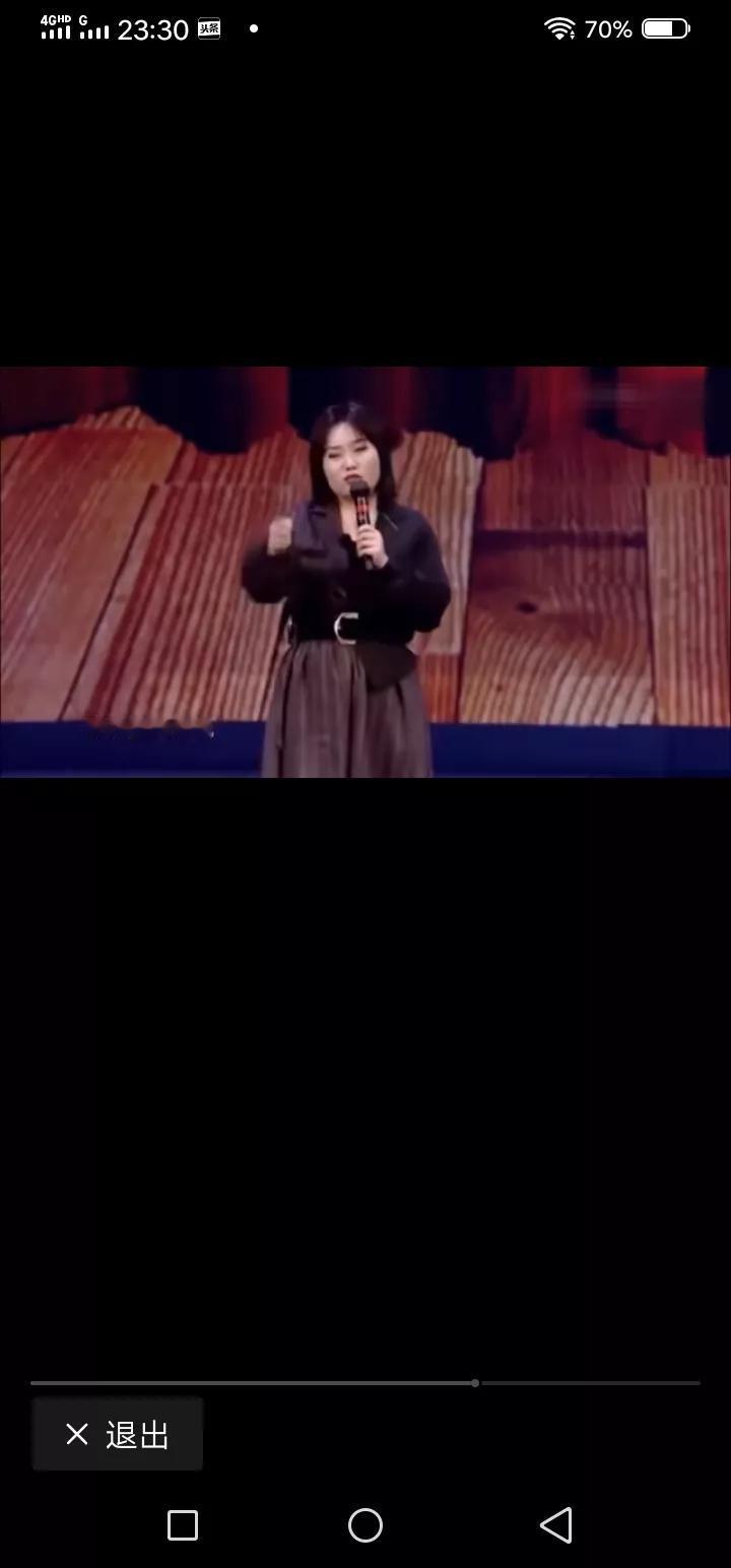 真看不出来，这种无聊的脱口秀，会有人笑得出来。脱口秀就是思想低层次无聊之人喜欢的
