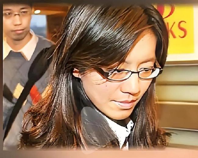 绿营“打手”检察官，这下玩完了！
之前把蔡正元自己花钱都判刑的那个女检察官陈舒怡