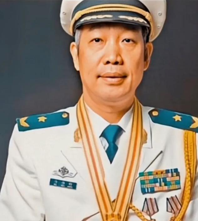 “当代钱学森”，他41岁成为中国工程院最年轻院士，一等功臣，是我国电磁弹射之父，
