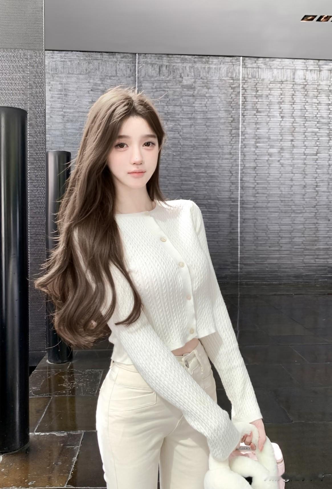 女神特别喜欢这件白色小衫