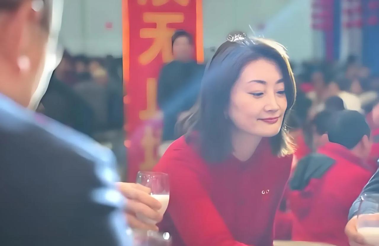 一年300亿，宗馥莉给娃小宗定下几乎无法实现的目标。前不久刚给娃哈哈全国经销商下