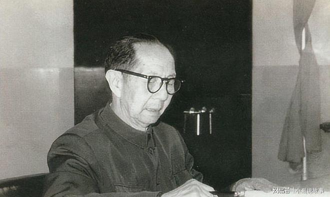 陕北红军重要创始人郭洪涛：因做错事无缘授衔，后任铁道部副部长。
 
说起郭洪涛，