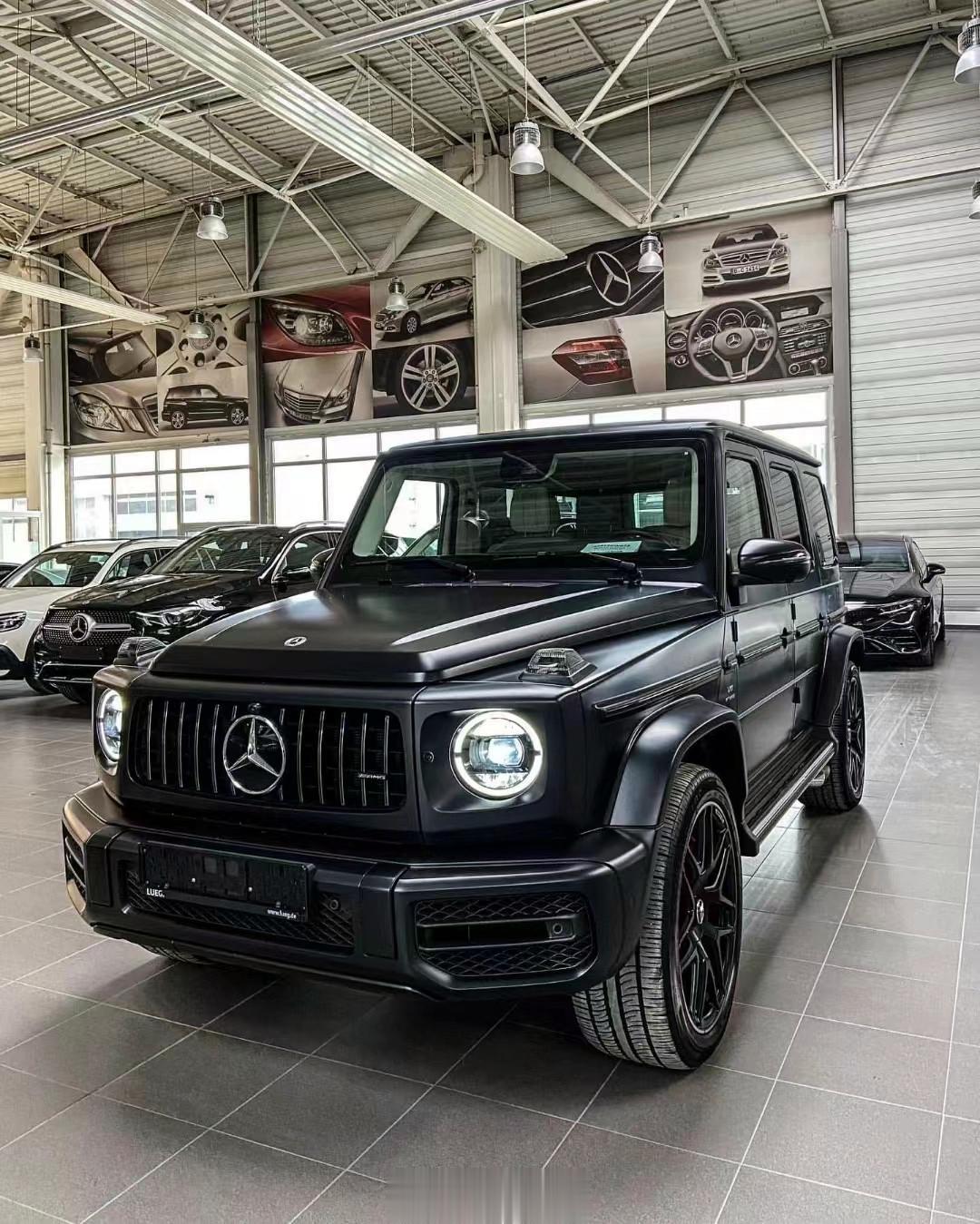 新上架！奔驰 G63 AMG 哑光黑/黑红含消费税加38万，加完裸车318.71
