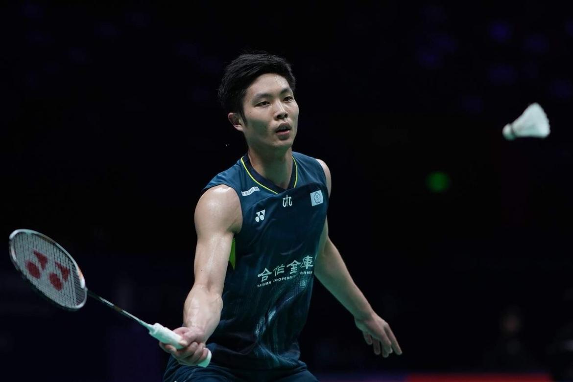 周天成VS帕尼查蓬，换种说法就是90后小将对阵04后老将。[偷笑]
那个飞天遁地