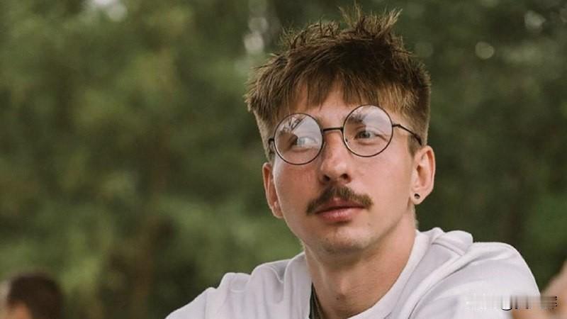 【在波兰的俄罗斯间谍因婚外恋被妻子告发】

波兰发生了一起三角恋事件：一名俄罗斯