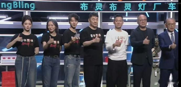 王俊凯、杨超越闪耀现身《无名之辈》发布会，状态绝佳，魅力四射！满心期待他们在影片