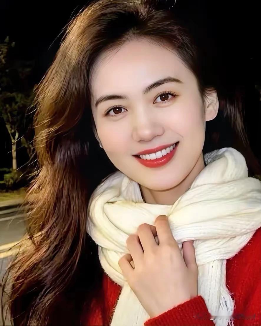 敢问路在何方，路在脚下。走自己的路，就是要独往独来。人生难得是清欢。在人生的道路