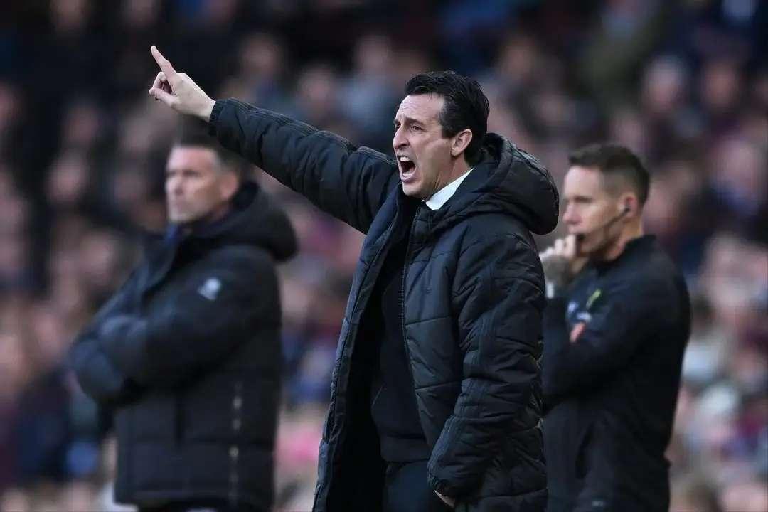 维拉2-1击败阿森纳，来到了积分榜第二的位置，只差阿森纳3分，这赛季难道维拉要争