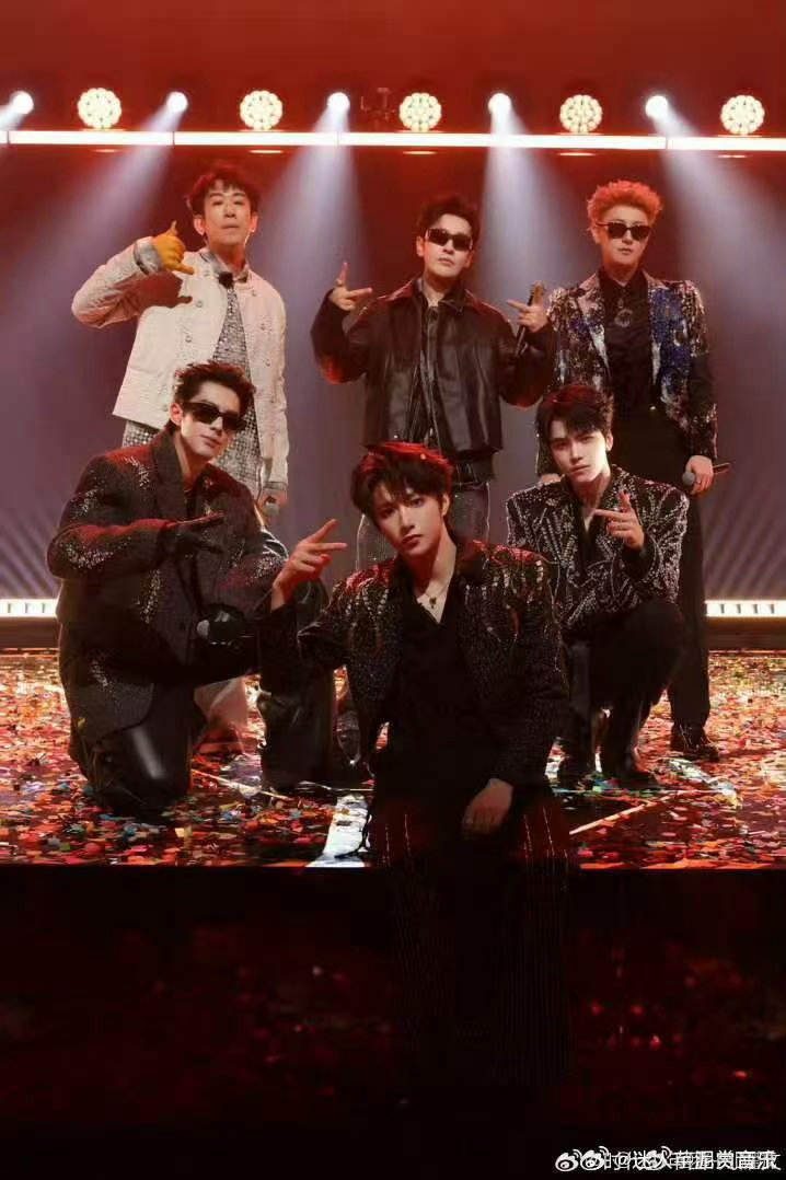 黄晓明经常和王鹤棣刘耀文一起健身 黄晓明与王鹤棣、刘耀文结伴健身，自律氛围拉满，