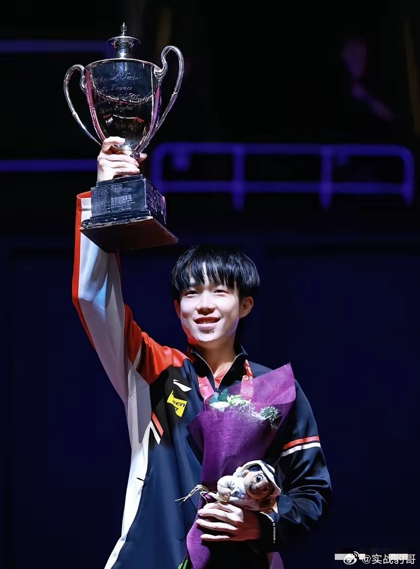 随着王楚钦和梁靖崑被任命为国乒男队正副队长，说明了3件事1、这个决定也向大家透露
