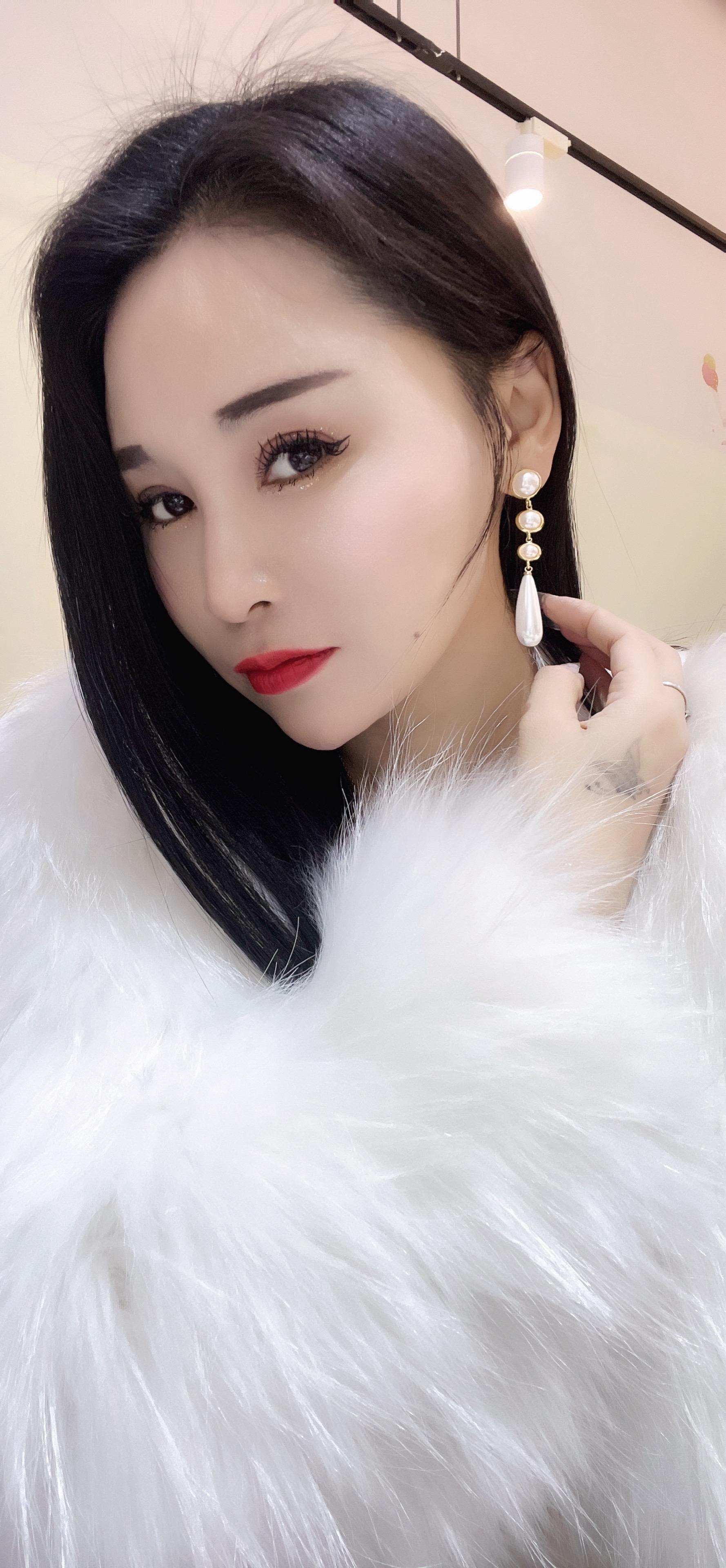 万人追、不如一人疼，万人宠、不如一人懂，愿有人待你如初，疼你入骨！