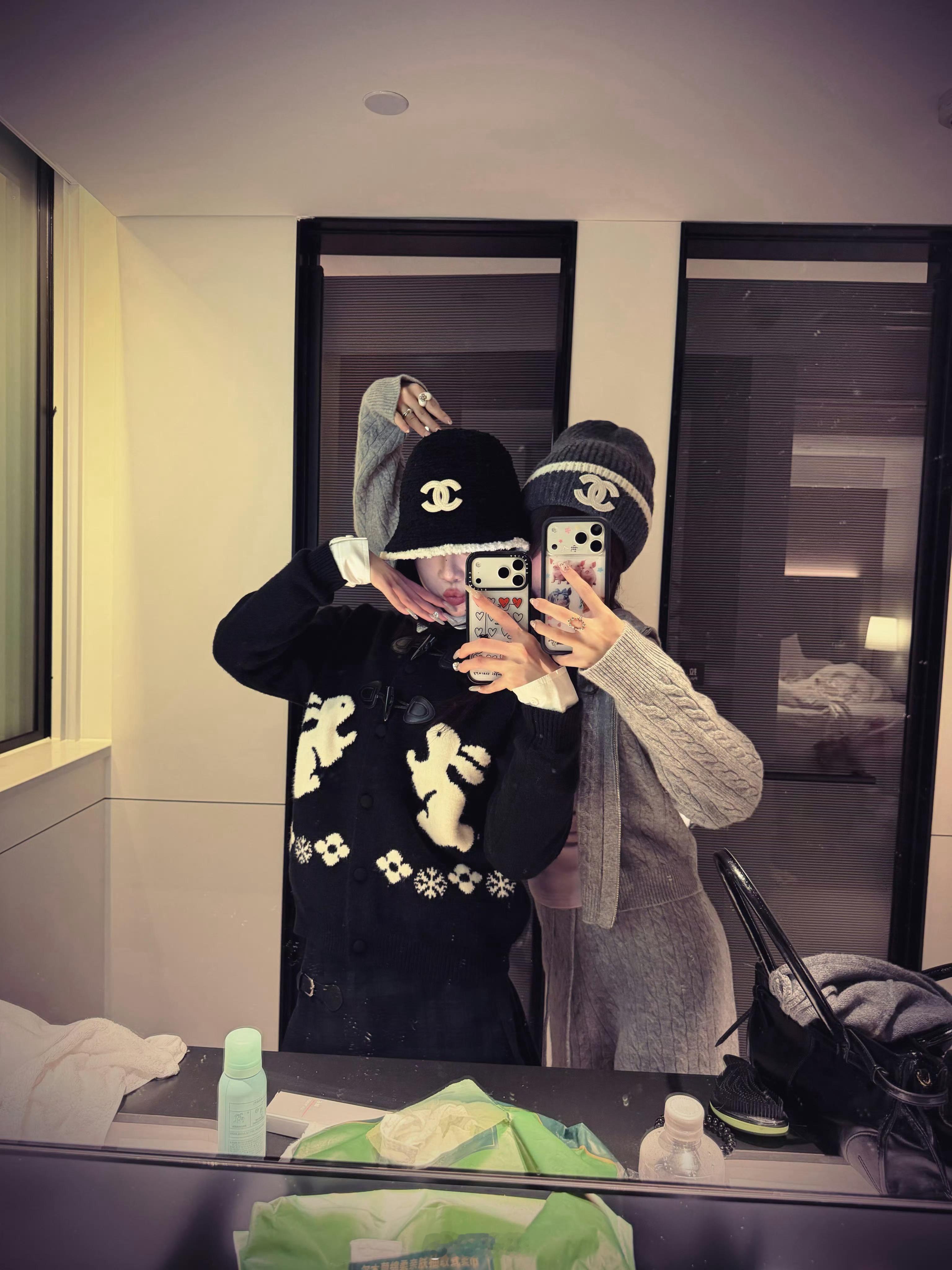 富人新标识：最新款Pro Max版iPhone戴casetify或wf手机壳！ 