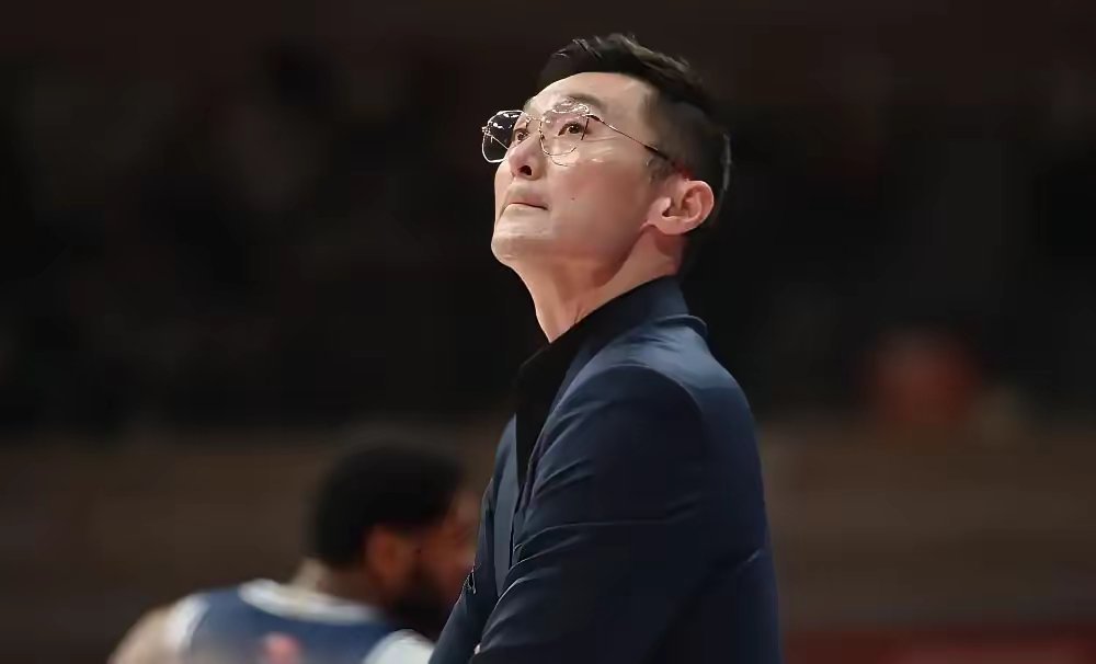 新疆男篮主教练刘伟指导因个人原因辞职，新疆男篮迎来新主帅！