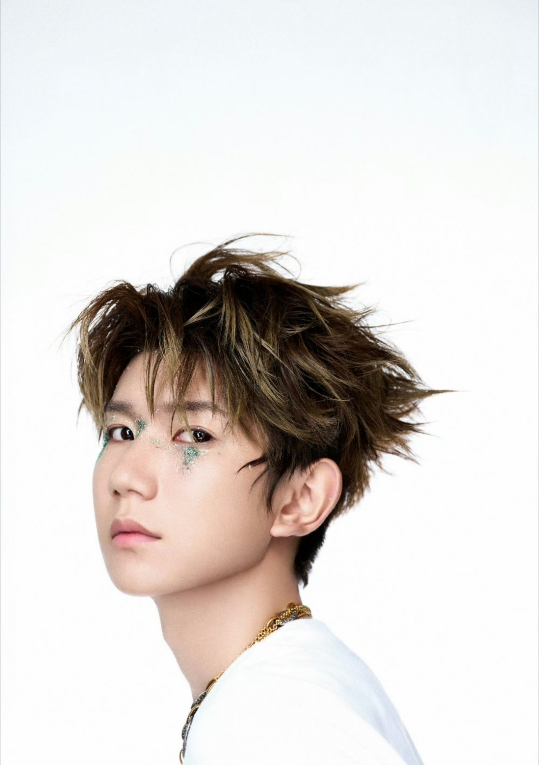 王源新纹身最年轻场巡歌手王源的四巡很曼妙这么帅咋办吧小汤圆