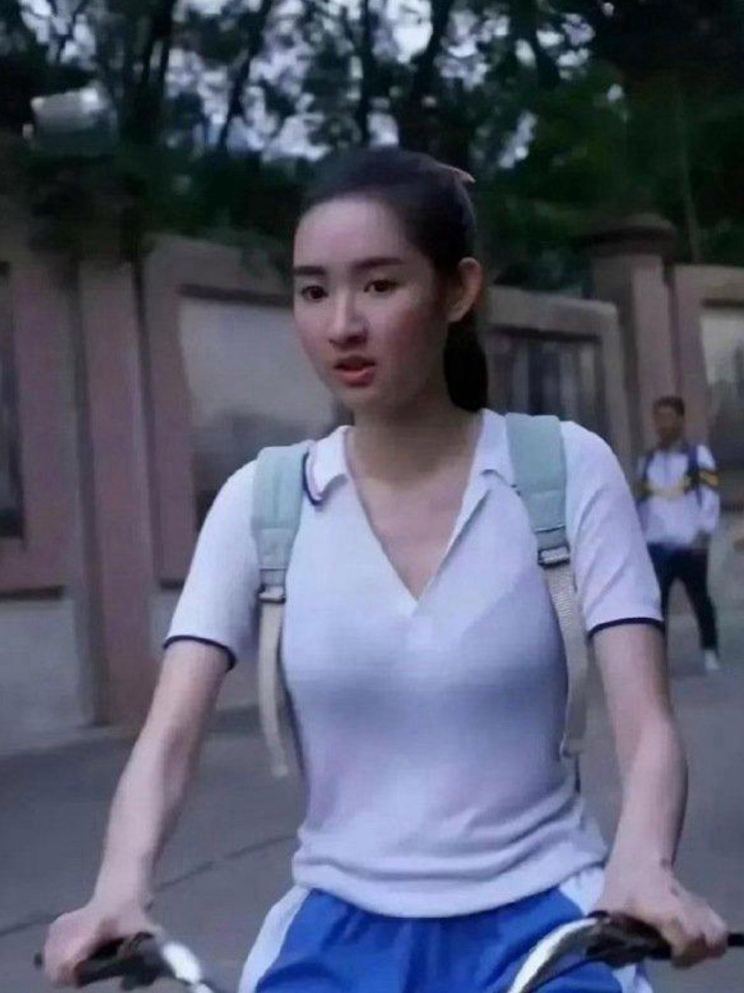 导演拍戏的时候不会觉得脸红吗？ ​​​