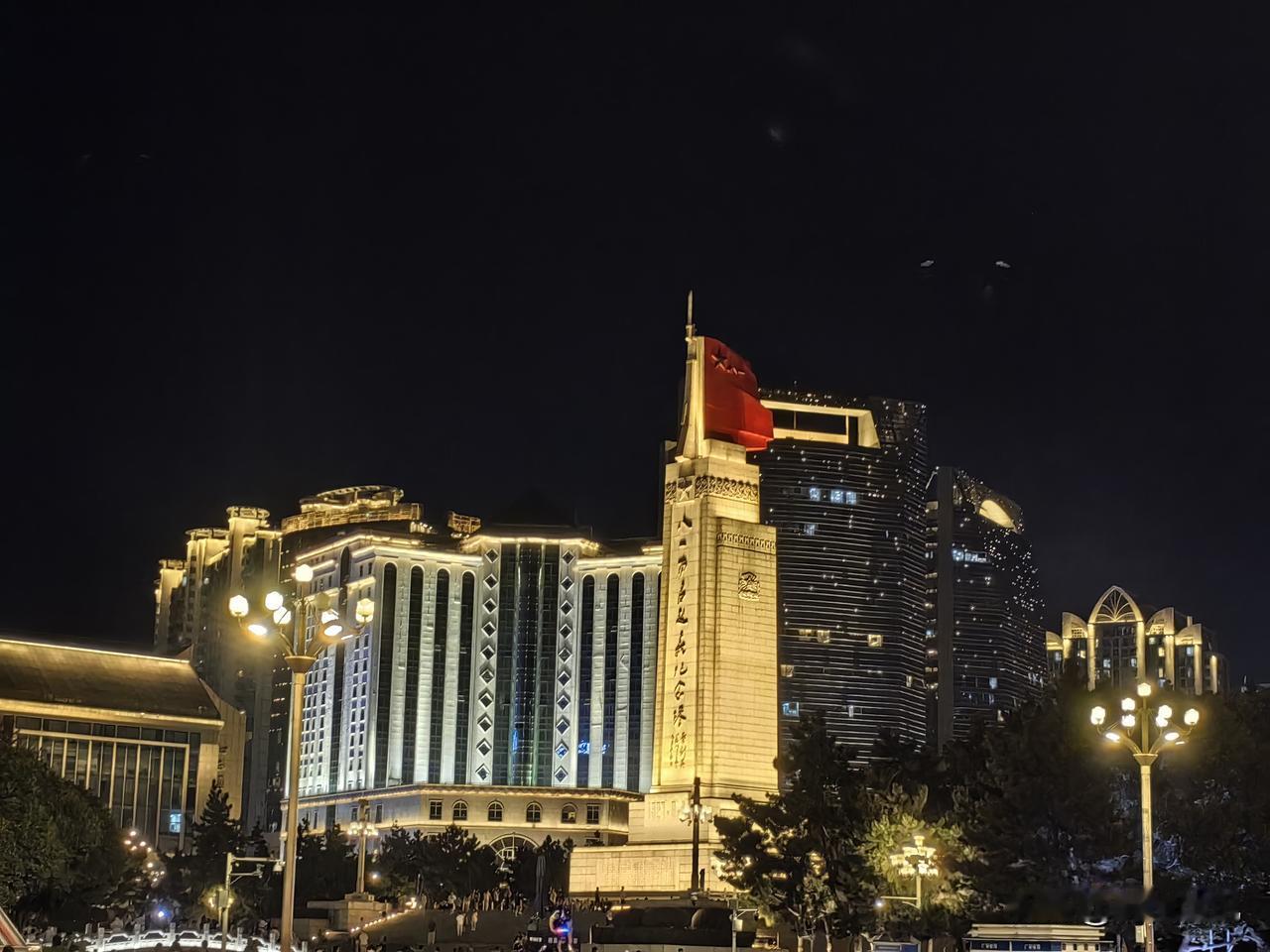 《八一感怀》正值人民解放军八一建军节99周年前夕，我出差来到了英雄的南昌城。昨夜