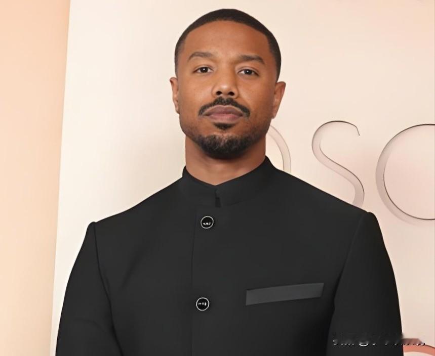 奥斯卡最佳男主穿新中式领奖奥斯卡新影帝穿新中式上台，这巴掌扇醒了谁？西装立领盘扣