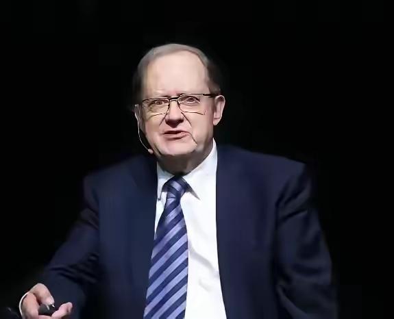 英国著名学者罗思义就未来中美关系以及核战争发出预言。
 
罗思义这老头，可不是那