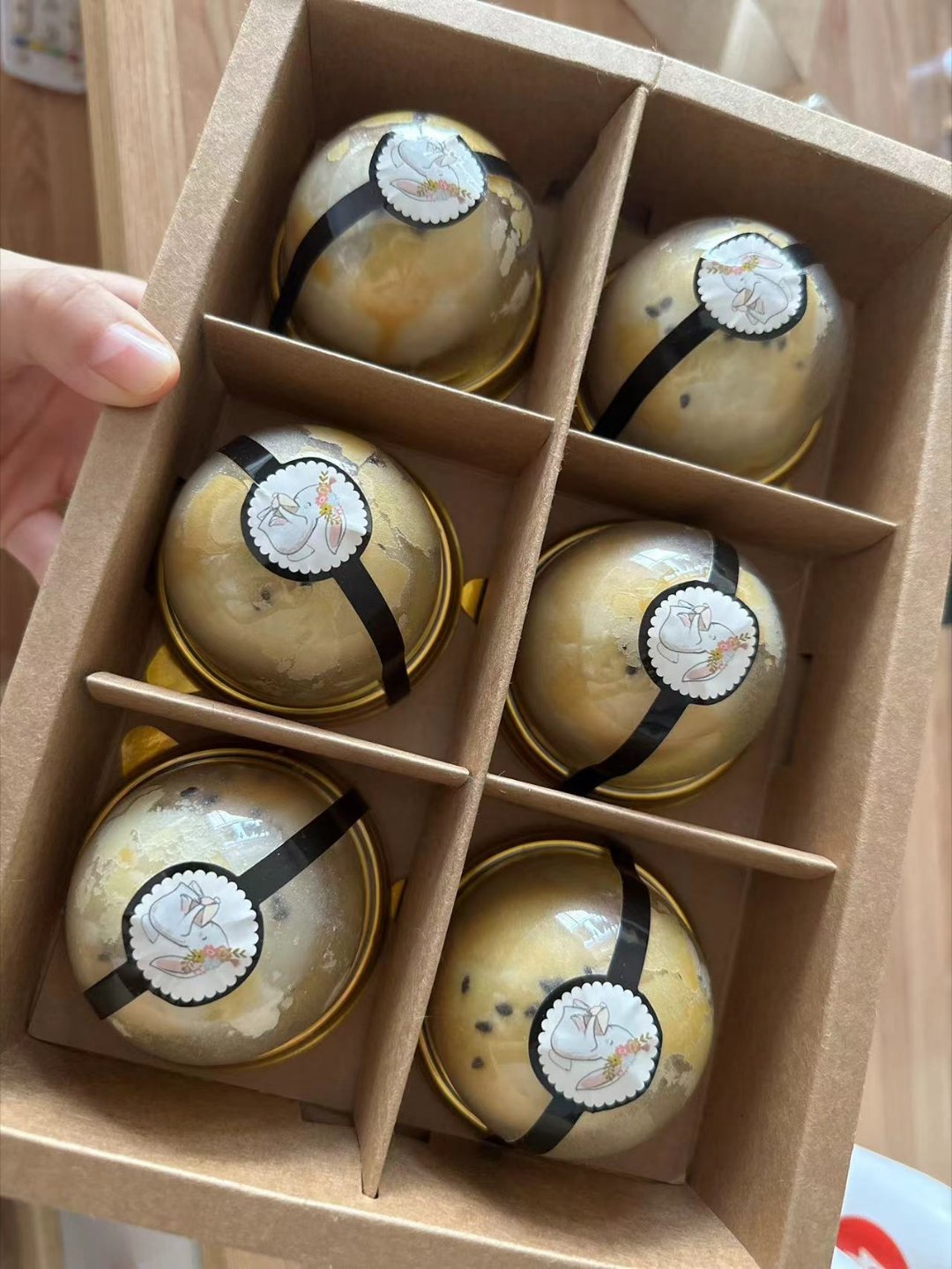 今年家里人特意告诉我说别带月饼回来了，真的都吃腻了！哈哈哈哈去突然想到从工作啊到