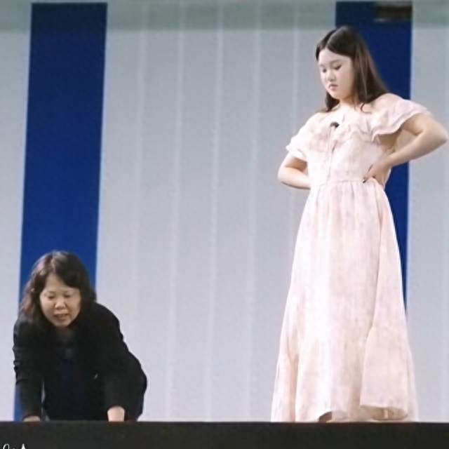奥运冠军张家齐母女引热议，读懂两代人的隔阂