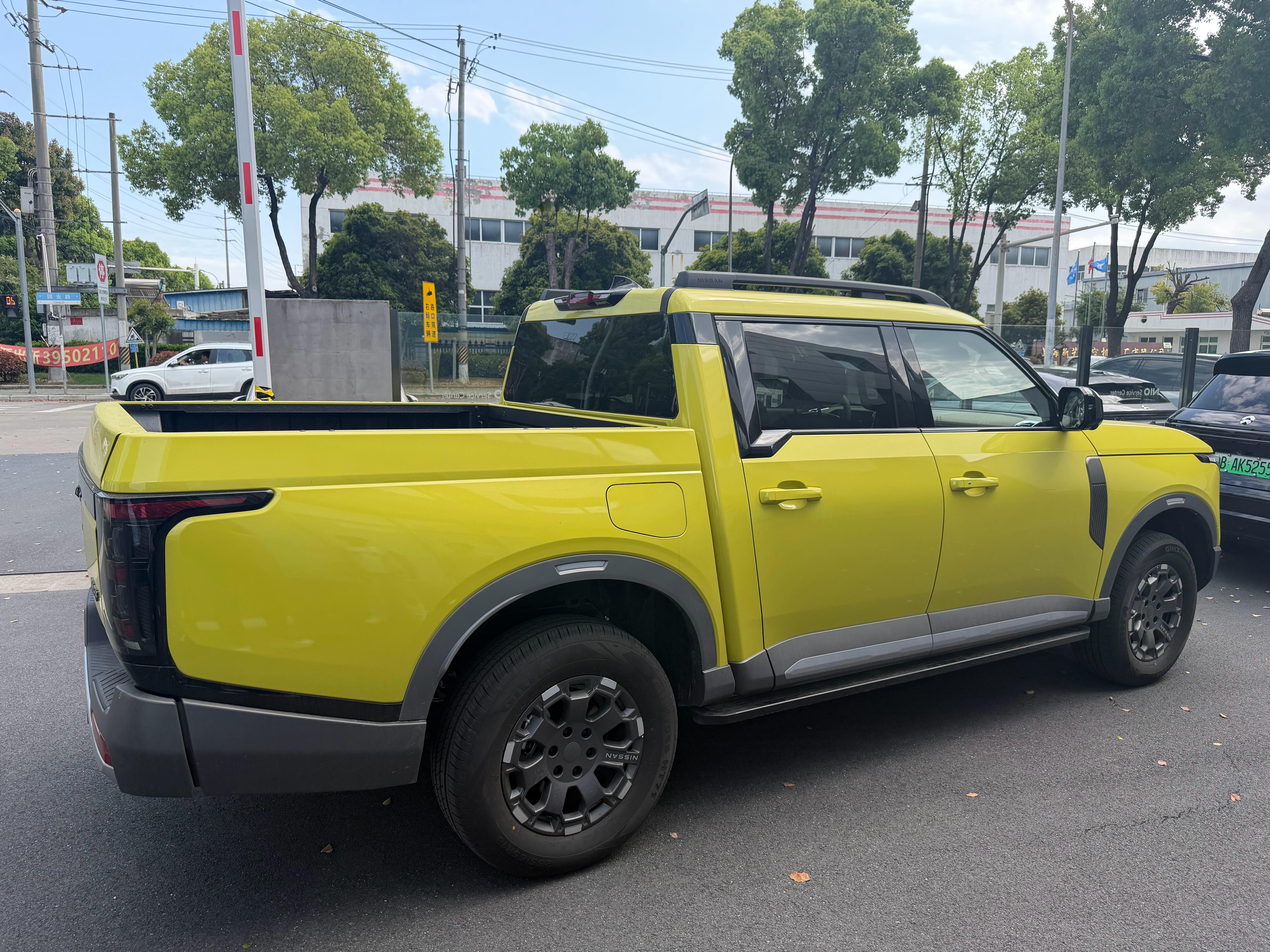 你们日产，我也日产前脸设计还是很统一的，这皮卡很时髦感觉在欧洲东南亚澳新有市场 