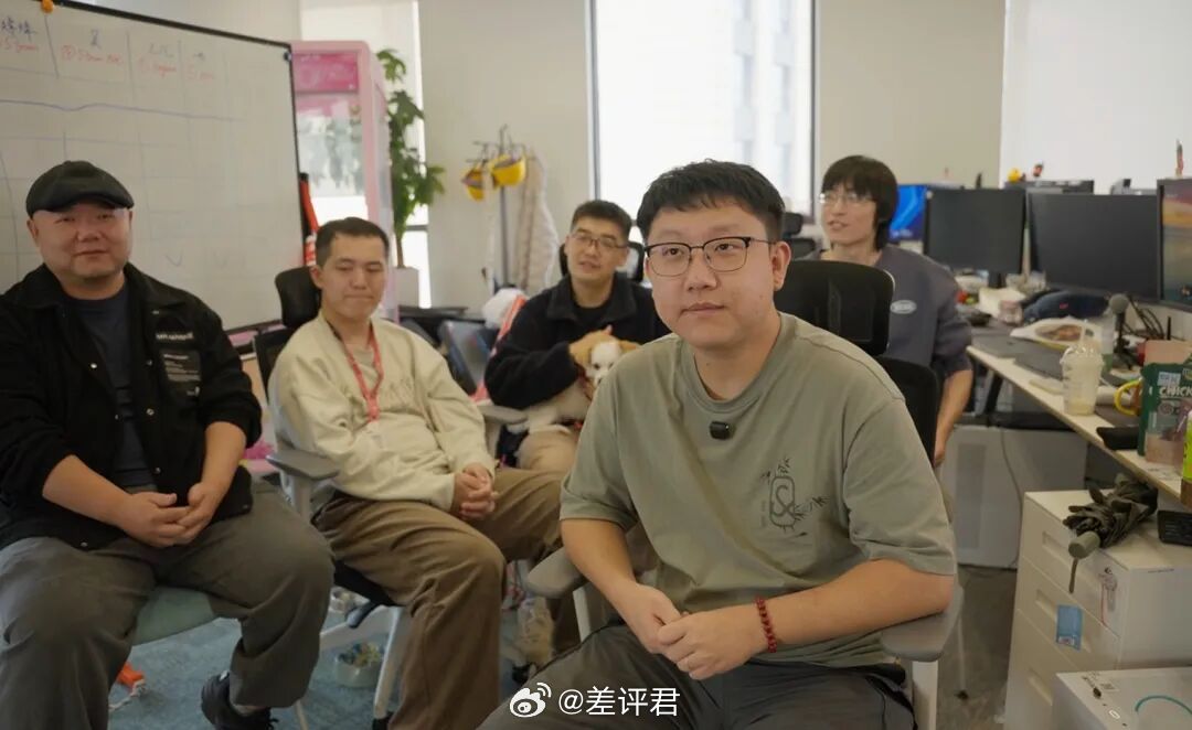 #鸭科夫两周赚1个多亿背后仅有5人# 《逃离鸭科夫》最近有多火，大家基本都了解差