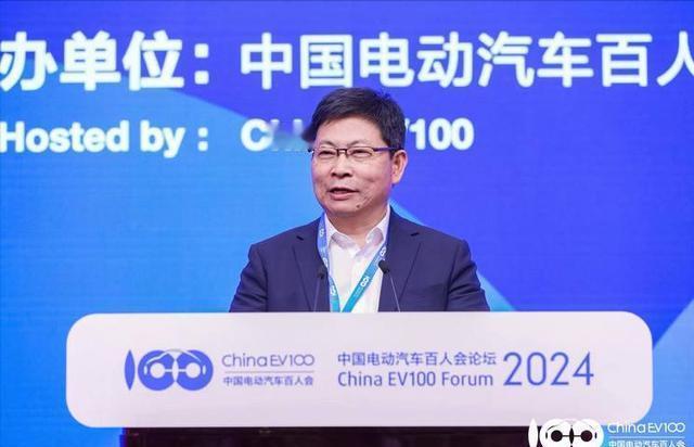 智界S7还有救吗？
在近日举办的中国电动汽车百人会上 华为常务董事、终端BG C