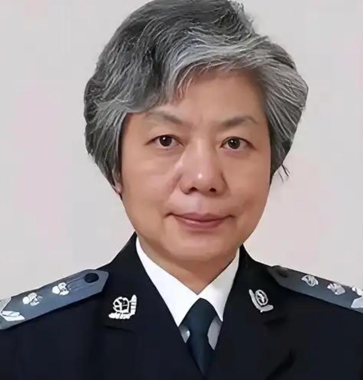 “不能判刑，那就高额罚款！”中国人民公安大学李玫瑾教授建议，凡是扶了老人被要求天