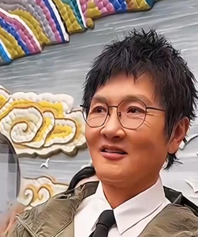 自从国家开始呼吁大家减肥开始，很多明星艺人都开始减肥了。
而且大家都是小有成就，