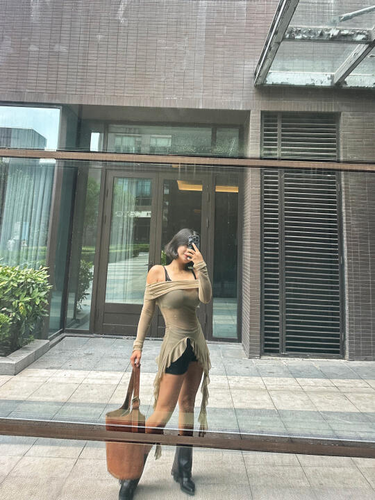 ootd每日穿搭 我爱我的肌肉线条 好喜欢我的肤色 美黑 穿搭OOTD