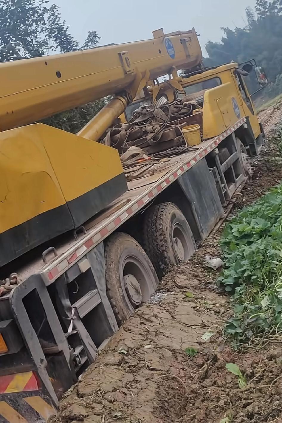 随着救援车辆的增多，需要救援的车辆也逐渐增多，股民们，看吧，这就是不停补仓的下场