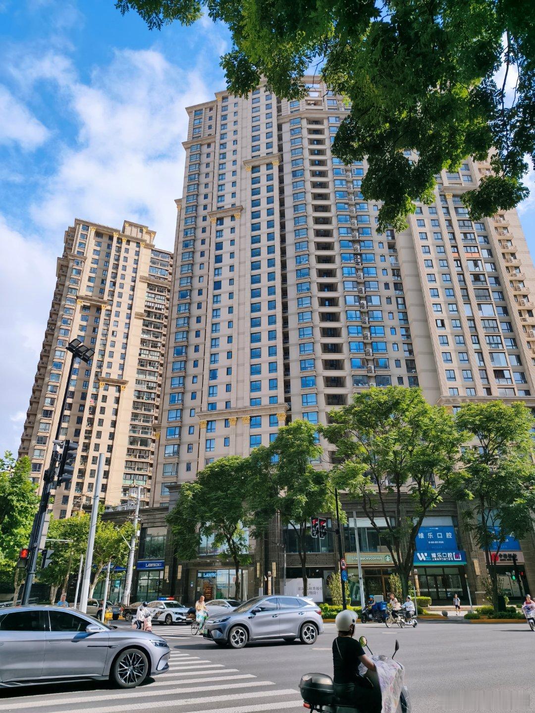 赶在台风来前出去逛一圈儿现在已经起风了 回酒店美美刷🌍看龚俊 上海