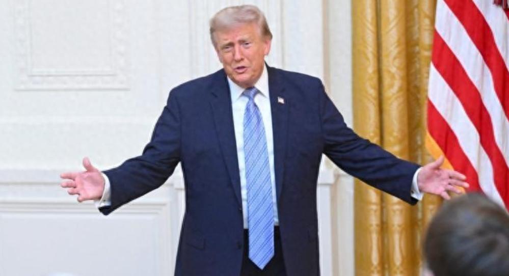 美国自己人要把自家总统特朗普的关税大棒给掰了。纽约州、加州等25个由民主党主政的