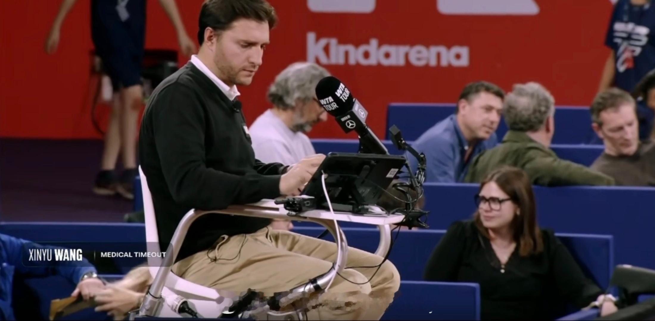 王欣瑜叫了医疗暂停，去场外治疗网球wta