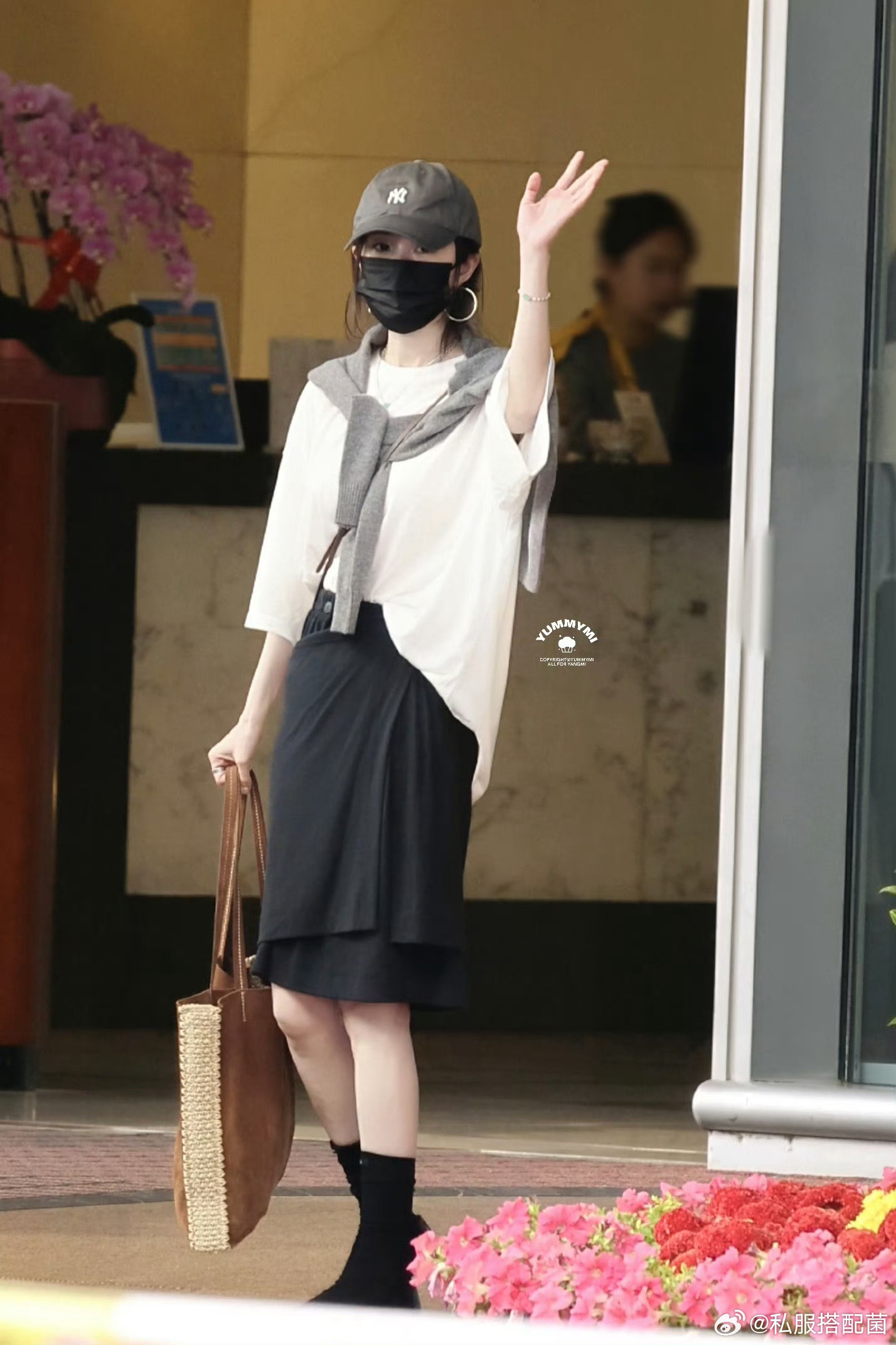 日常私服[超话]杨幂[超话] 杨幂机场穿搭私服✈️ 小小一只好精致[兔子][兔子