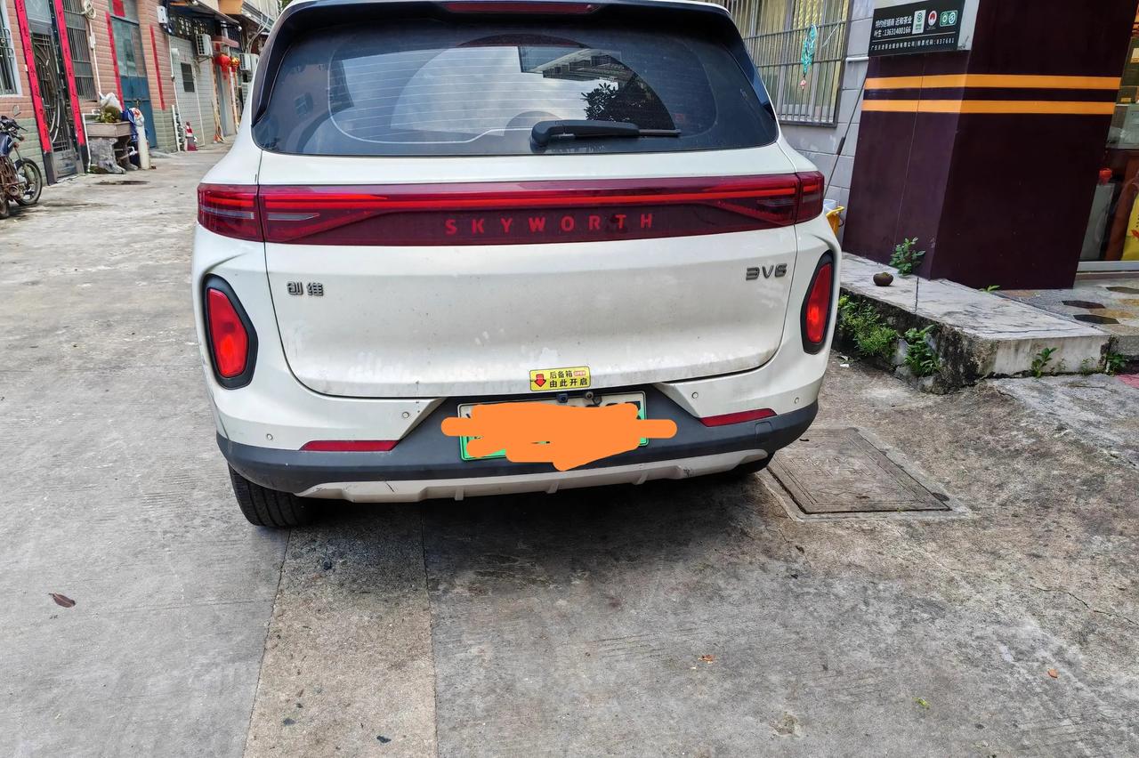不看车尾的汉字，认识这款车的不超过5个人！没想到这么少见的车，我竟然碰到了，一开