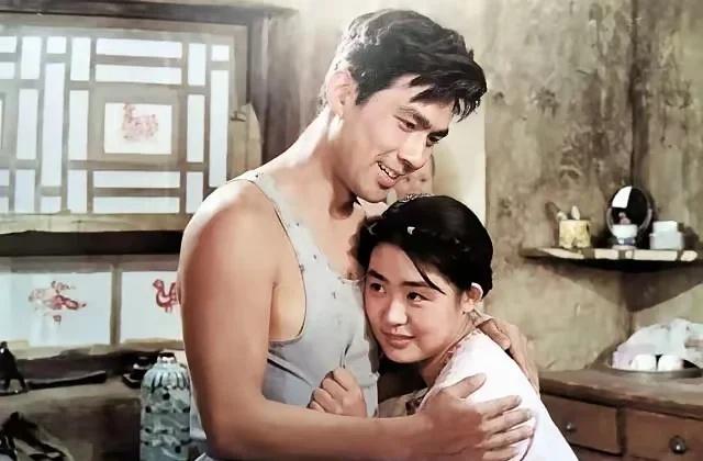 李秀芝这么漂亮的一个大美女为啥就没人要呢
看了《牧马人》后我一直有个疑问，李秀芝