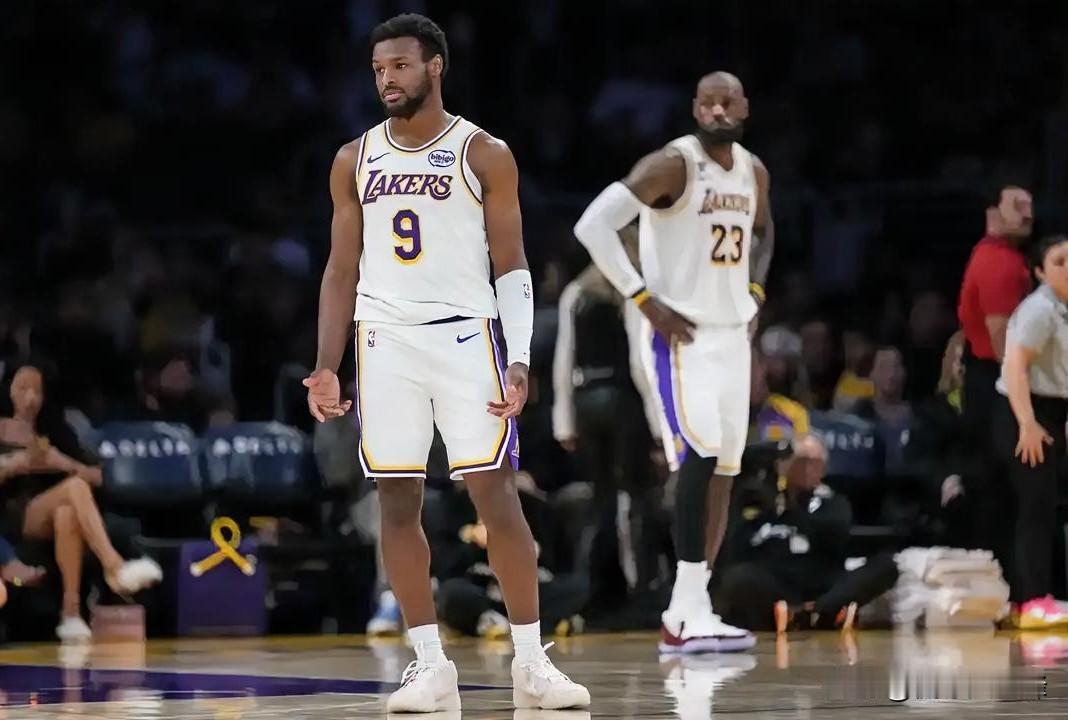 主打一个知父莫若子！布朗尼放话：球商不输老詹，就等季后赛父子同台
 
近日，湖人