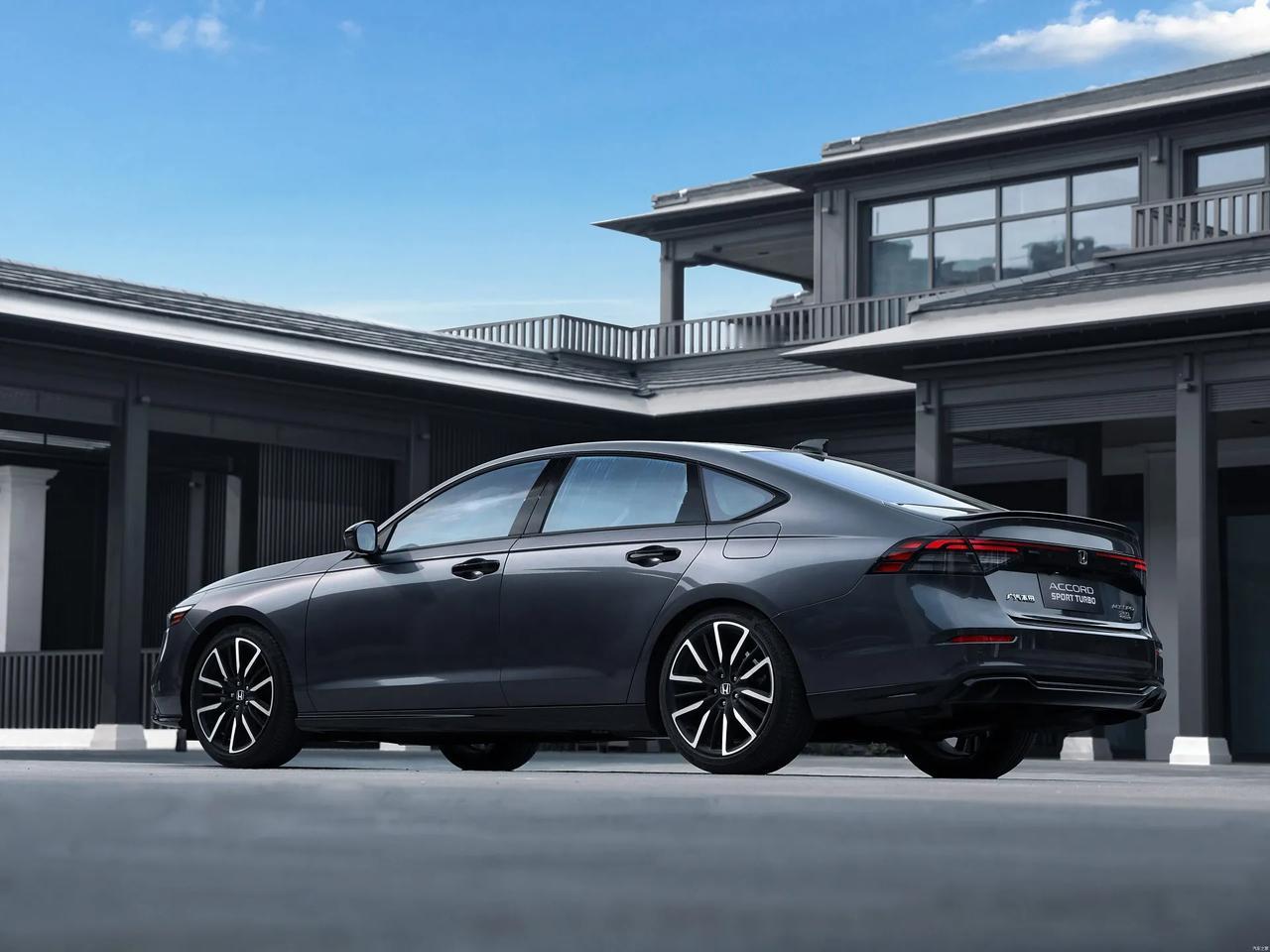 车，是生活的一部分。本田雅阁～#评价你的汽车# #不只拥有一辆车# #谈谈你的车