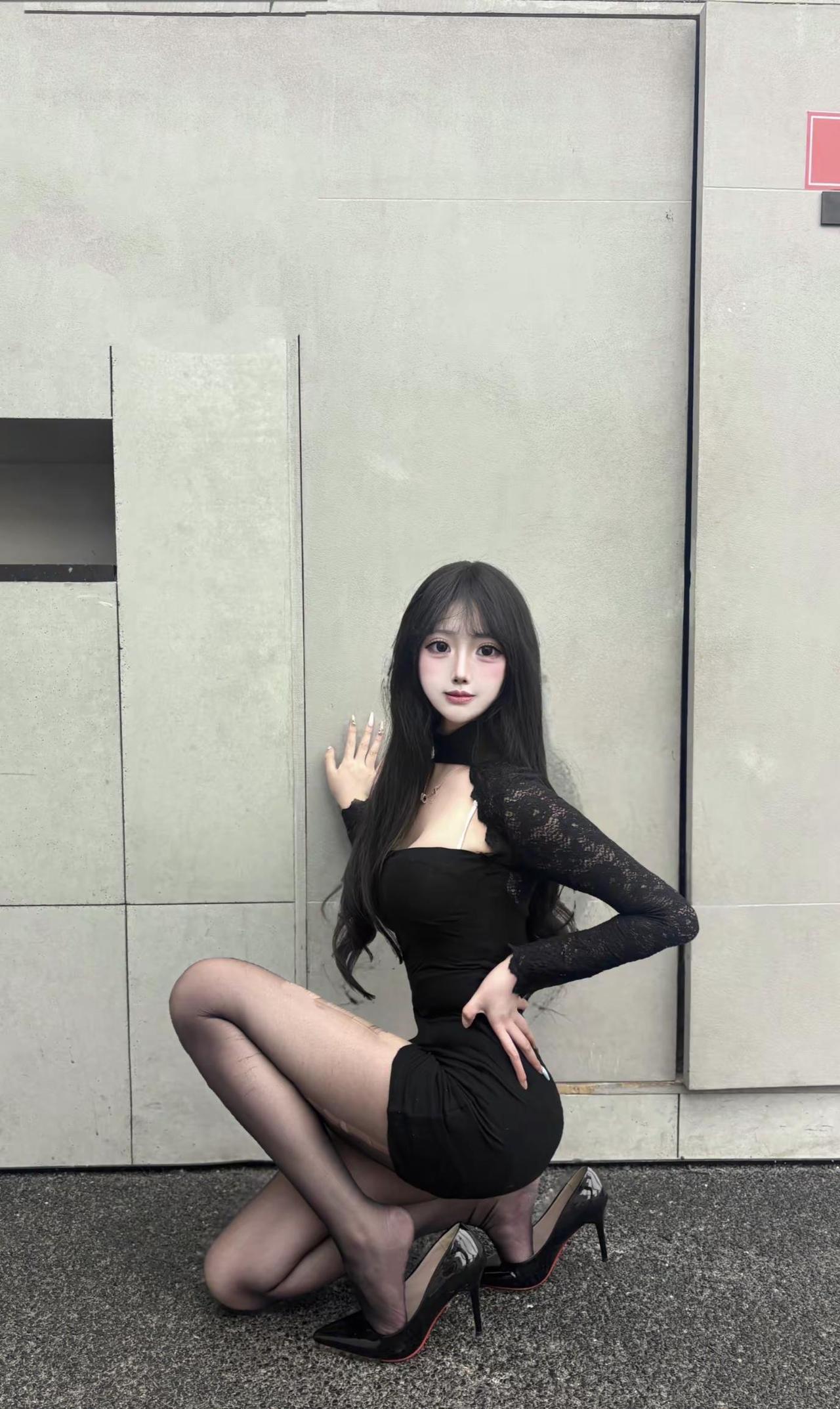 男人啊 总是希望女人既是妈妈又是姐姐既是恋人又是主人呢 如果是我的话我都能做到哦